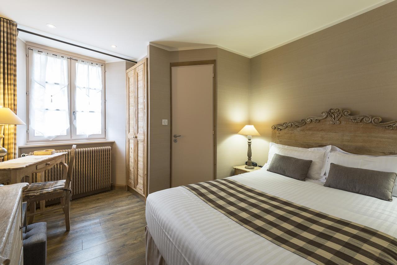La Couronne Hotell Jougne Eksteriør bilde